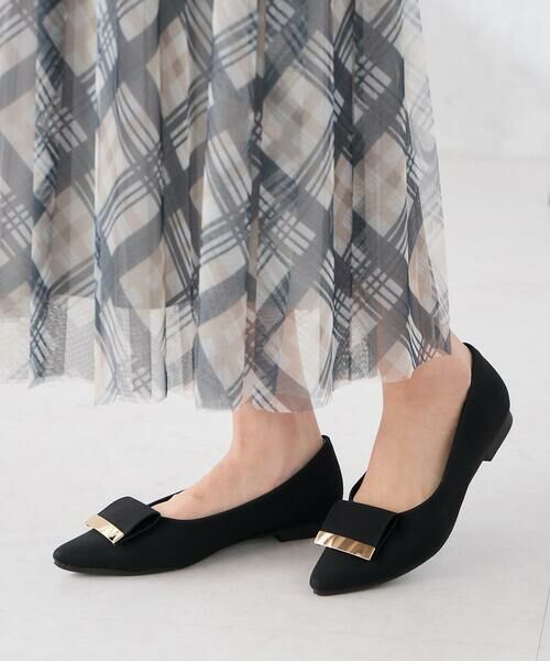 a.v.v / アー・ヴェ・ヴェ パンプス | バックル付きローカットパンプス（ブラック）