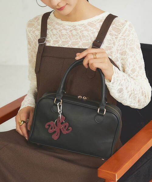 a.v.v / アー・ヴェ・ヴェ チャーム | ロゴチャーム | 詳細2