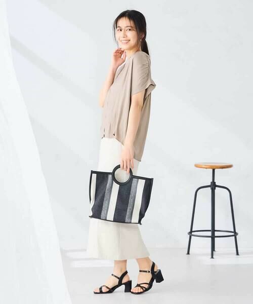 a.v.v / アー・ヴェ・ヴェ シャツ・ブラウス | Vネックギャザーブラウス | 詳細13