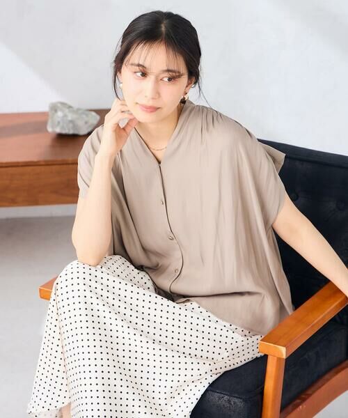 a.v.v / アー・ヴェ・ヴェ シャツ・ブラウス | Vネックギャザーブラウス | 詳細16