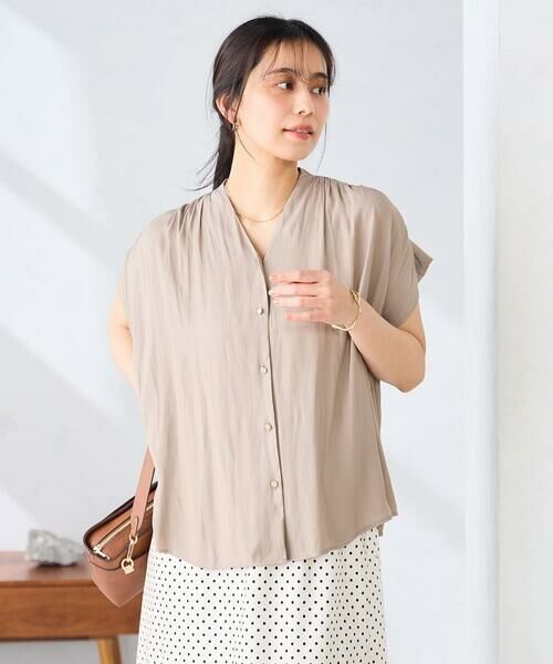 a.v.v / アー・ヴェ・ヴェ シャツ・ブラウス | Vネックギャザーブラウス | 詳細17