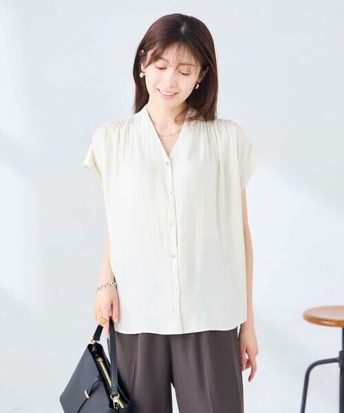 a.v.v / アー・ヴェ・ヴェ シャツ・ブラウス | Vネックギャザーブラウス | 詳細2