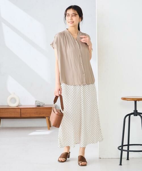 a.v.v / アー・ヴェ・ヴェ シャツ・ブラウス | Vネックギャザーブラウス | 詳細21