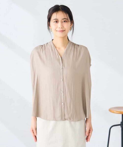 a.v.v / アー・ヴェ・ヴェ シャツ・ブラウス | Vネックギャザーブラウス | 詳細22