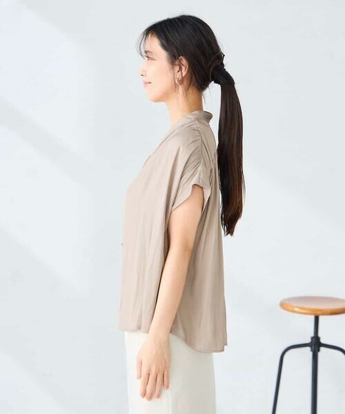 a.v.v / アー・ヴェ・ヴェ シャツ・ブラウス | Vネックギャザーブラウス | 詳細23