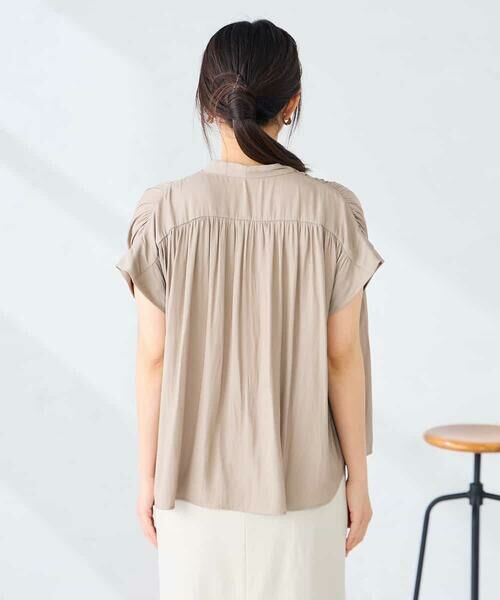 a.v.v / アー・ヴェ・ヴェ シャツ・ブラウス | Vネックギャザーブラウス | 詳細24