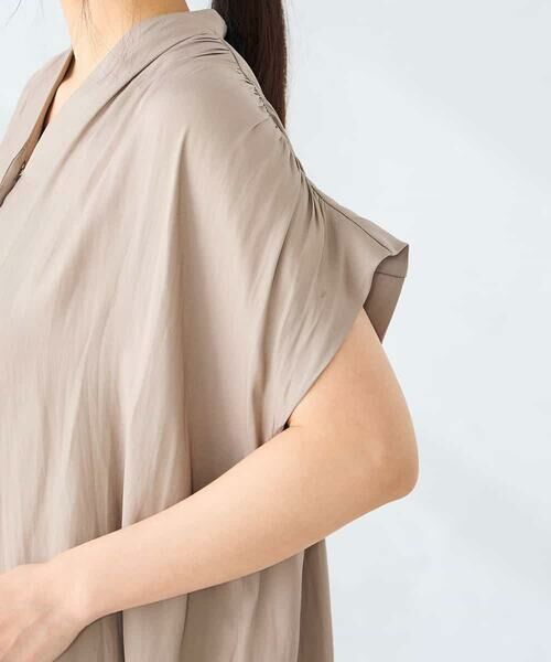 a.v.v / アー・ヴェ・ヴェ シャツ・ブラウス | Vネックギャザーブラウス | 詳細26