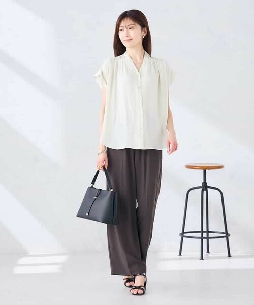 a.v.v / アー・ヴェ・ヴェ シャツ・ブラウス | Vネックギャザーブラウス | 詳細4