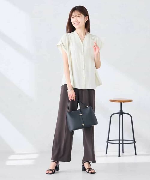 a.v.v / アー・ヴェ・ヴェ シャツ・ブラウス | Vネックギャザーブラウス | 詳細5