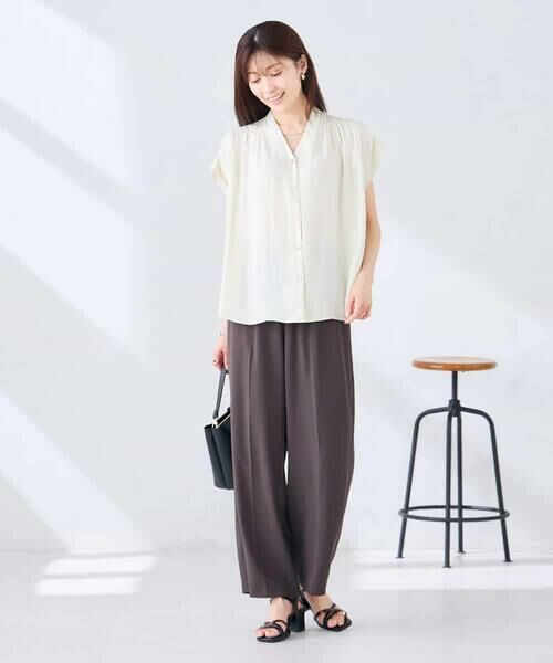 a.v.v / アー・ヴェ・ヴェ シャツ・ブラウス | Vネックギャザーブラウス | 詳細6