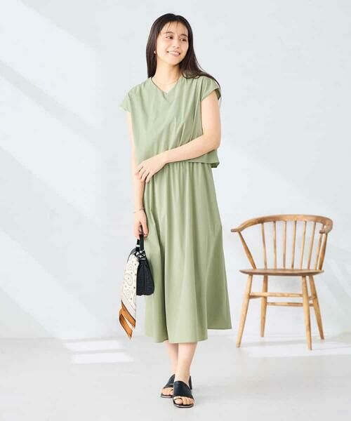 a.v.v / アー・ヴェ・ヴェ ロング・マキシ丈ワンピース | 【微撥水】ナイロンドッキングワンピース（カーキ）