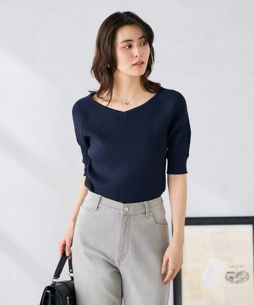 a.v.v / アー・ヴェ・ヴェ ニット・セーター | Vネックデコルテニット | 詳細1