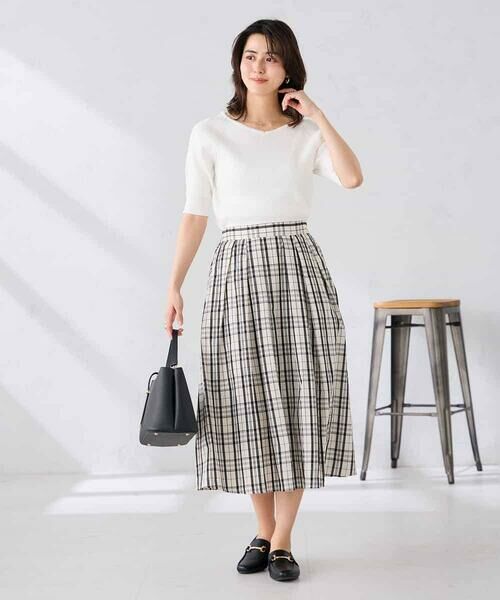 a.v.v / アー・ヴェ・ヴェ ニット・セーター | Vネックデコルテニット | 詳細10