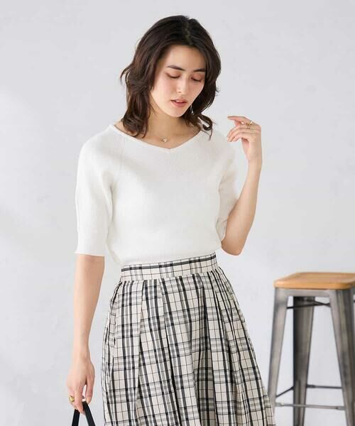 a.v.v / アー・ヴェ・ヴェ ニット・セーター | Vネックデコルテニット | 詳細7