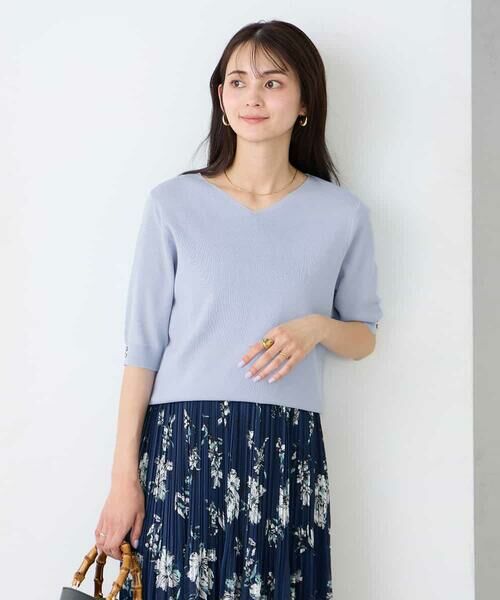 a.v.v / アー・ヴェ・ヴェ ニット・セーター | ハーフスリーブVネックサマーニット【WEB限定/洗える/接触冷感/UVカット】(ライトブルー)