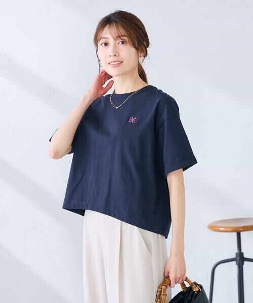 a.v.v / アー・ヴェ・ヴェ カットソー | 大人のクロップド刺繍Tシャツ【UVカット・接触冷感】（ネイビー）