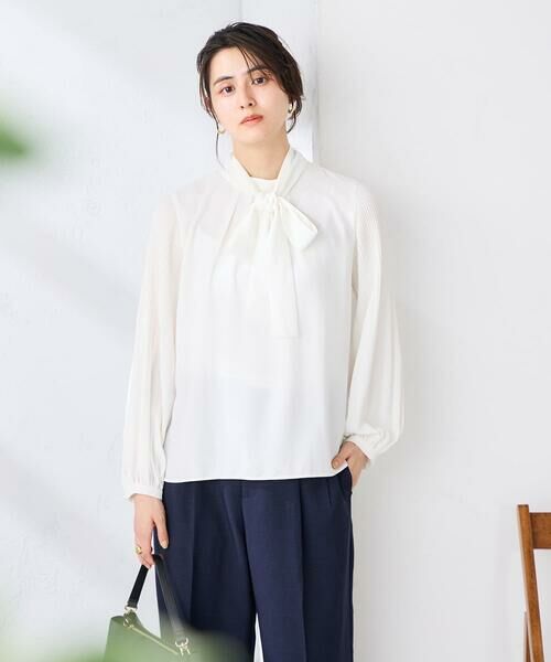 a.v.v / アー・ヴェ・ヴェ シャツ・ブラウス | 【洗える】2WAY袖プリーツボウタイブラウス（ホワイト）
