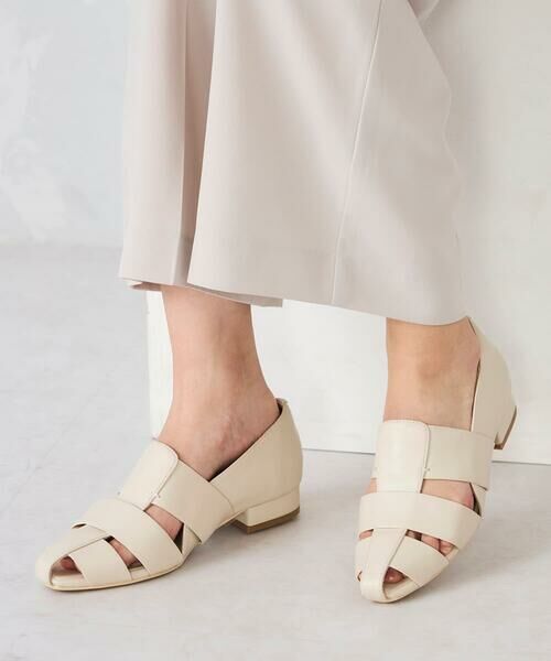 a.v.v / アー・ヴェ・ヴェ パンプス | グルカパンプス（アイボリー）