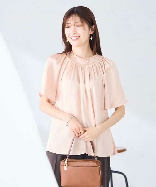 a.v.v / アー・ヴェ・ヴェ シャツ・ブラウス | エアリーサテンシャーリングネックブラウス | 詳細1