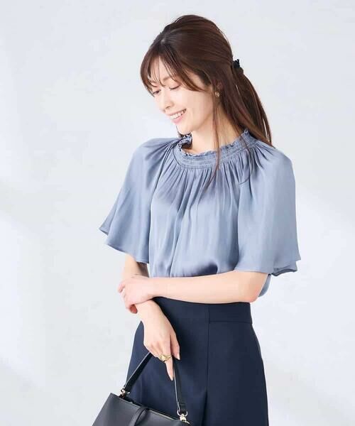 a.v.v / アー・ヴェ・ヴェ シャツ・ブラウス | エアリーサテンシャーリングネックブラウス | 詳細10