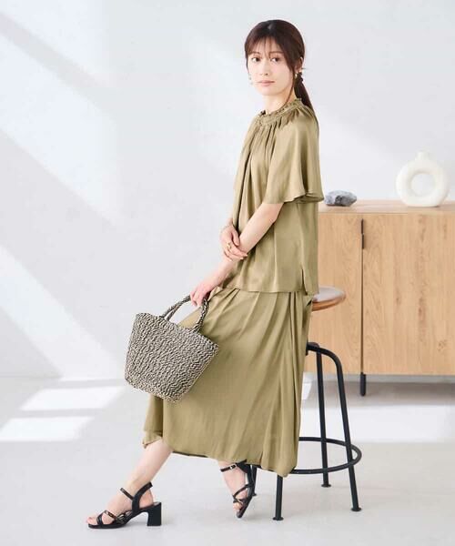 a.v.v / アー・ヴェ・ヴェ シャツ・ブラウス | エアリーサテンシャーリングネックブラウス | 詳細30