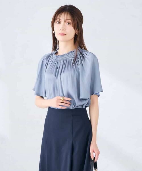 a.v.v / アー・ヴェ・ヴェ シャツ・ブラウス | エアリーサテンシャーリングネックブラウス（ブルー）