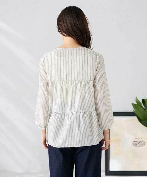 a.v.v / アー・ヴェ・ヴェ シャツ・ブラウス | ストライプ柄ティアードシアーブラウス | 詳細15