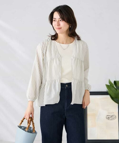 a.v.v / アー・ヴェ・ヴェ シャツ・ブラウス | ストライプ柄ティアードシアーブラウス（アイボリー）