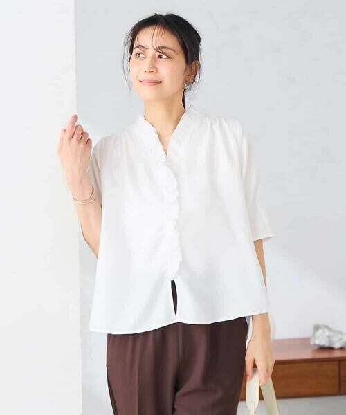 a.v.v / アー・ヴェ・ヴェ シャツ・ブラウス | フリルネックブラウス（ホワイト）