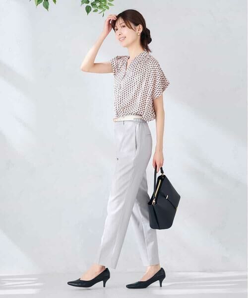 a.v.v / アー・ヴェ・ヴェ シャツ・ブラウス | Vネックプリントギャザーブラウス | 詳細12