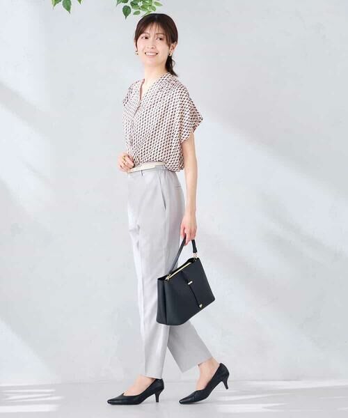 a.v.v / アー・ヴェ・ヴェ シャツ・ブラウス | Vネックプリントギャザーブラウス | 詳細13