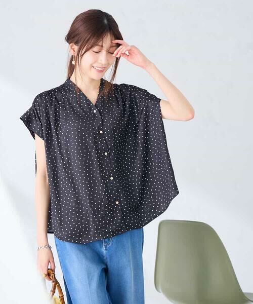 a.v.v / アー・ヴェ・ヴェ シャツ・ブラウス | Vネックプリントギャザーブラウス | 詳細15