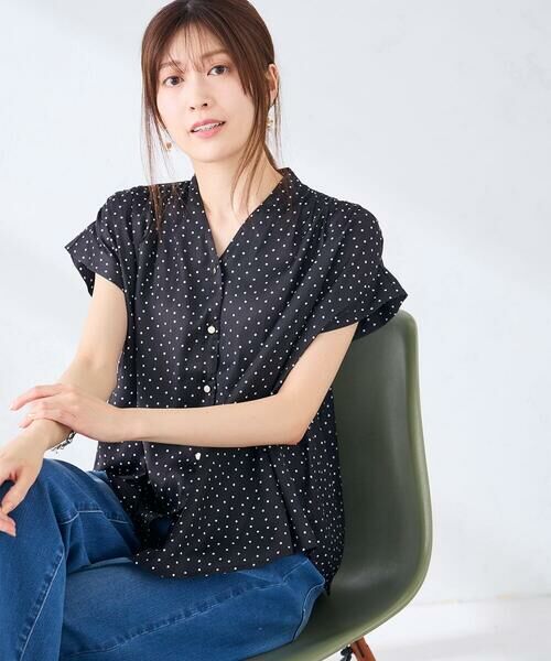 a.v.v / アー・ヴェ・ヴェ シャツ・ブラウス | Vネックプリントギャザーブラウス | 詳細20