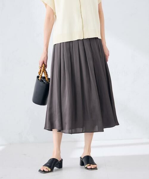 a.v.v / アー・ヴェ・ヴェ ロング・マキシ丈スカート | エアリーサテンフレアスカート（ダークグレー）