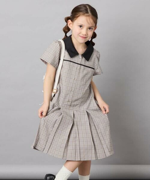 a.v.v / アー・ヴェ・ヴェ ロング・マキシ丈ワンピース | [130-160]タックプリーツ襟付きワンピース（ベージュ）