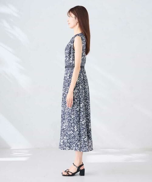 a.v.v / アー・ヴェ・ヴェ ロング・マキシ丈ワンピース | 【洗える】フラワープリントギャザーノースリーブワンピース | 詳細15