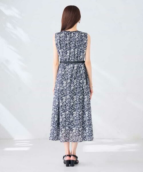 a.v.v / アー・ヴェ・ヴェ ロング・マキシ丈ワンピース | 【洗える】フラワープリントギャザーノースリーブワンピース | 詳細16