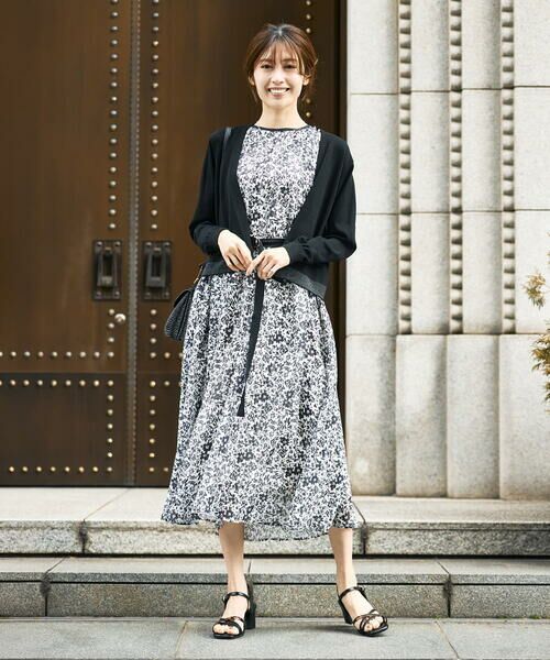 a.v.v / アー・ヴェ・ヴェ ロング・マキシ丈ワンピース | 【洗える】フラワープリントギャザーノースリーブワンピース | 詳細2