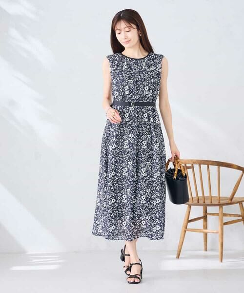 a.v.v / アー・ヴェ・ヴェ ロング・マキシ丈ワンピース | 【洗える】フラワープリントギャザーノースリーブワンピース | 詳細25