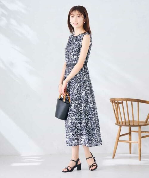 a.v.v / アー・ヴェ・ヴェ ロング・マキシ丈ワンピース | 【洗える】フラワープリントギャザーノースリーブワンピース | 詳細26