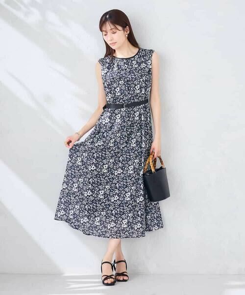 a.v.v / アー・ヴェ・ヴェ ロング・マキシ丈ワンピース | 【洗える】フラワープリントギャザーノースリーブワンピース | 詳細27