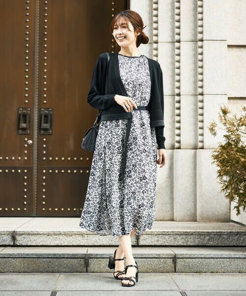 a.v.v / アー・ヴェ・ヴェ ロング・マキシ丈ワンピース | 【洗える】フラワープリントギャザーノースリーブワンピース | 詳細3