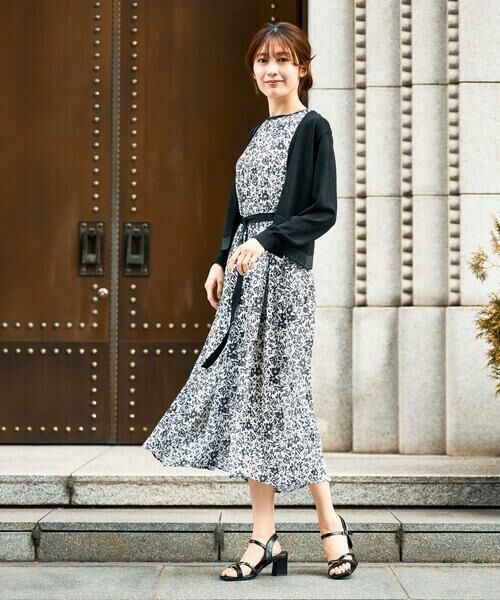 a.v.v / アー・ヴェ・ヴェ ロング・マキシ丈ワンピース | 【洗える】フラワープリントギャザーノースリーブワンピース | 詳細4