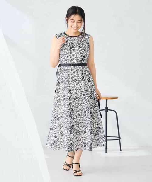 a.v.v / アー・ヴェ・ヴェ ロング・マキシ丈ワンピース | 【洗える】フラワープリントギャザーノースリーブワンピース | 詳細6