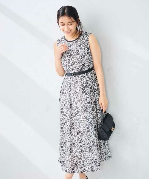 a.v.v / アー・ヴェ・ヴェ ロング・マキシ丈ワンピース | 【洗える】フラワープリントギャザーノースリーブワンピース | 詳細9