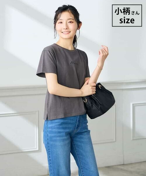 a.v.v / アー・ヴェ・ヴェ カットソー | 【低身長サイズ】コンパクトロゴTシャツ【接触冷感/UVカット/コットン100%】（ダークグレー）