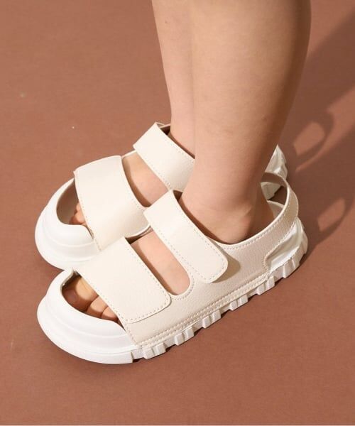 b・ROOM / ビールーム サンダル | フロントカバーで安心合皮サンダル（アイボリー）