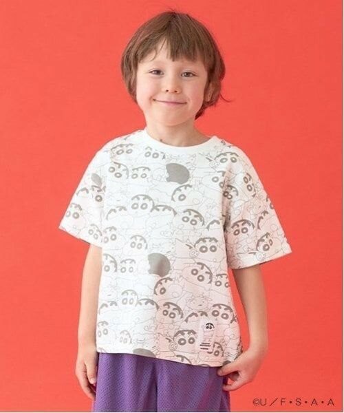 b・ROOM / ビールーム Tシャツ | 【クレヨンしんちゃん】【カイテキ天竺】総柄プリントTシャツ（オフ ホワイト）