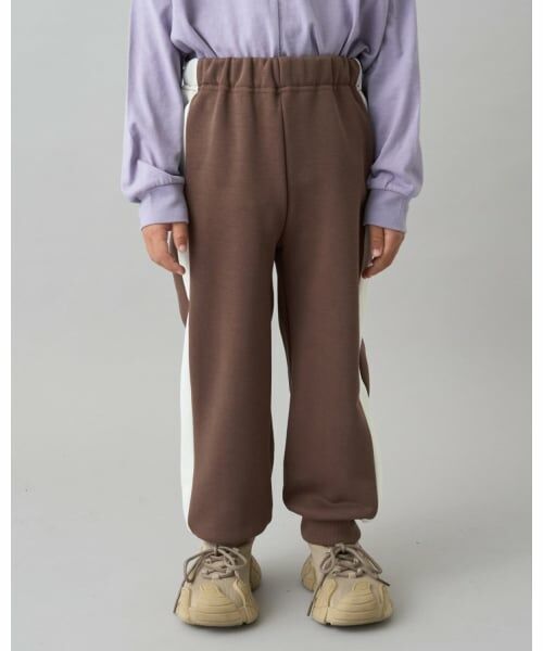 b・ROOM / ビールーム その他パンツ | 【デイリースタンダードウェアシリーズ】【吸水速乾】ゆったりシルエットのサイドラインスウェットパンツ(コゲ茶)