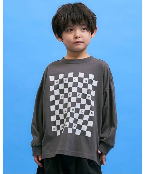 b・ROOM / ビールーム Tシャツ | 【防汚・速乾・型崩れしない】【どちらが前でもOK】チェッカーフラッグプリントTシャツ【MNCM】(チャコール)